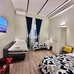  Ostello Holidays Italia